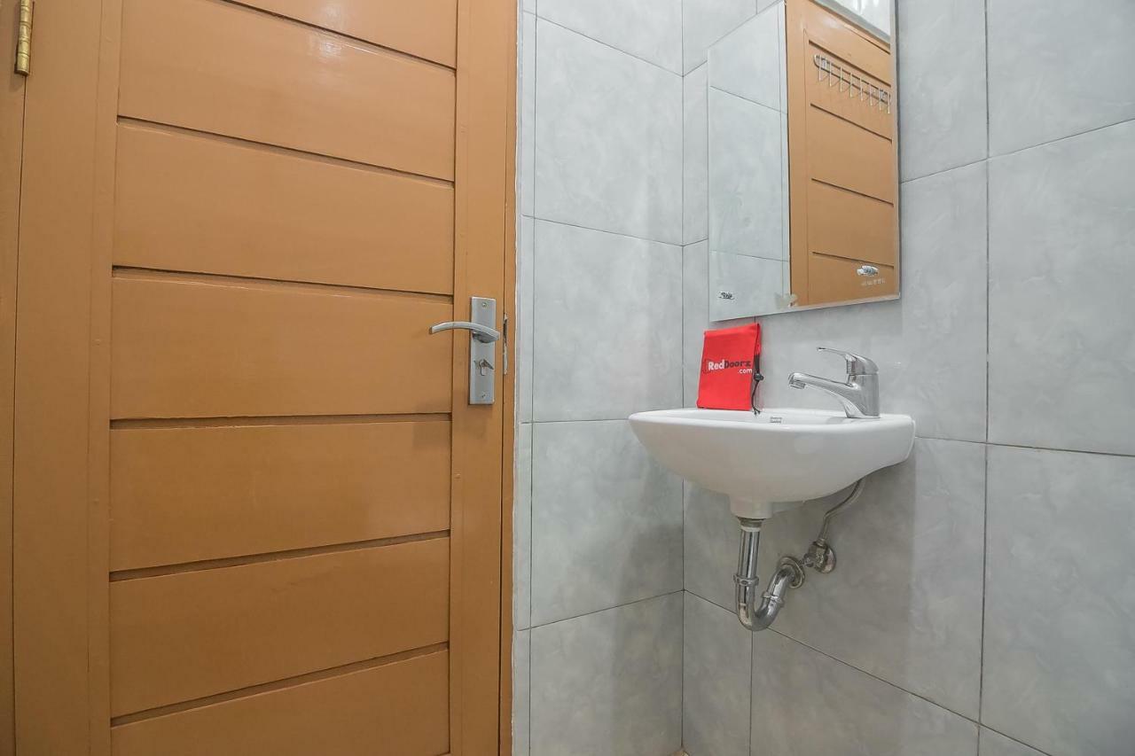 Reddoorz Plus Near Syamsudin Noor Airport 3 Banjarbaru Room photo